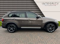 USED 2013 13 BMW X5 3.0 XDRIVE30D SE 5d 241 BHP PRO NAV - HEATED AND POWERED FRONT SEATS - 20" ALLOY WHEELS - ALUMINUM RUNNING BOARDS - 7 SEATS
