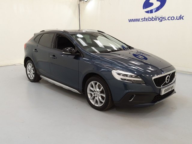 2017 17 VOLVO V40 2.0 D3 CROSS COUNTRY PRO 5d 148 BHP