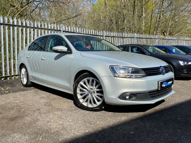 2011 11 Volkswagen Jetta 2.0 SPORT TDI DSG 4d 139 BHP