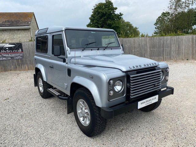2011 11 Land Rover Defender 2.4 90 TD XS STATION WAGON 121 BHP