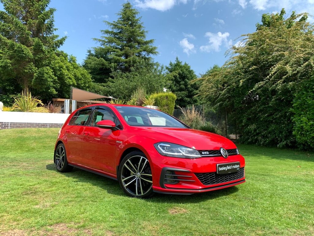 View our VOLKSWAGEN GOLF