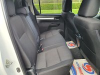 USED 2017 17 TOYOTA HI-LUX 2.4 INVINCIBLE 4WD D-4D DCB 148 BHP ** NO VAT ** NO VAT  + CANOPY