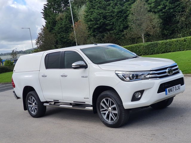 2017 17 Toyota HI-Lux 2.4 INVINCIBLE 4WD D-4D DCB 148 BHP