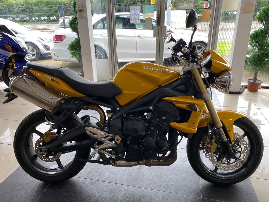 View our TRIUMPH STREET TRIPLE