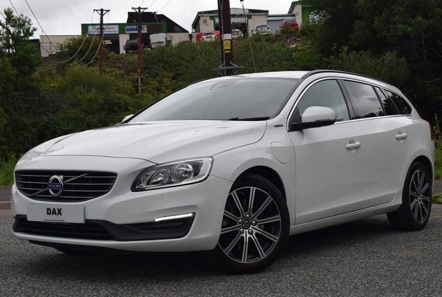 2016 66 Volvo V60 2.4 D5 TWIN ENGINE SE NAV 5d 231 BHP