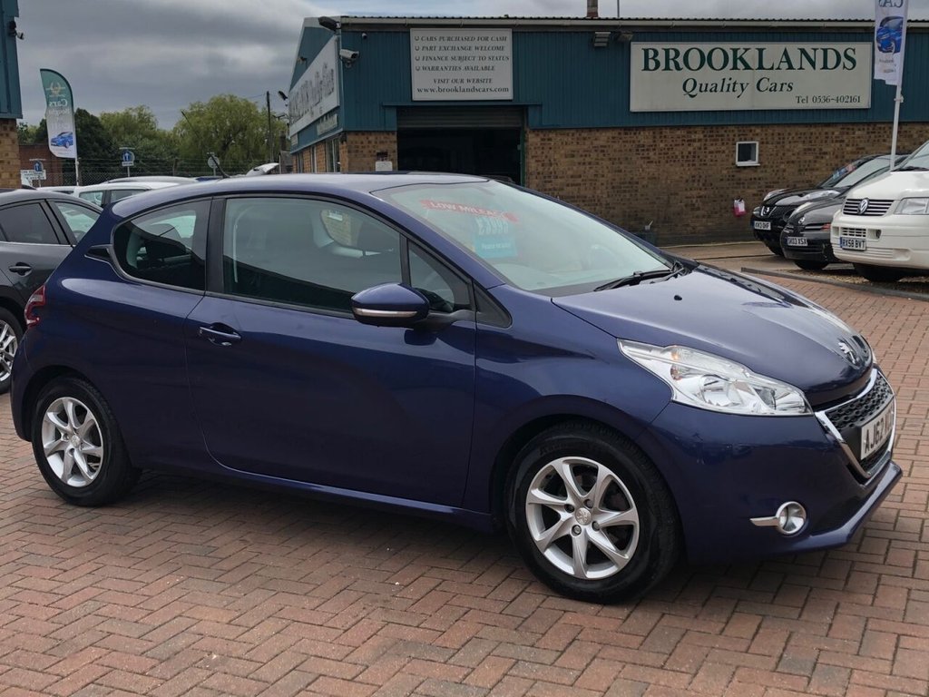 View our PEUGEOT 208