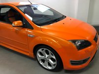 USED 2007 57 FORD FOCUS 2.5 ST-2 3d 225 BHP * AIR CON * ALLOYS * 2 OWNER *  2 KEYS * 10 SERVICE STAMPS * XENON HEADLIGHTS * REAR PARKING SENSORS *