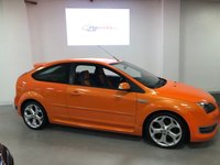 USED 2007 57 FORD FOCUS 2.5 ST-2 3d 225 BHP * AIR CON * ALLOYS * 2 OWNER *  2 KEYS * 10 SERVICE STAMPS * XENON HEADLIGHTS * REAR PARKING SENSORS *