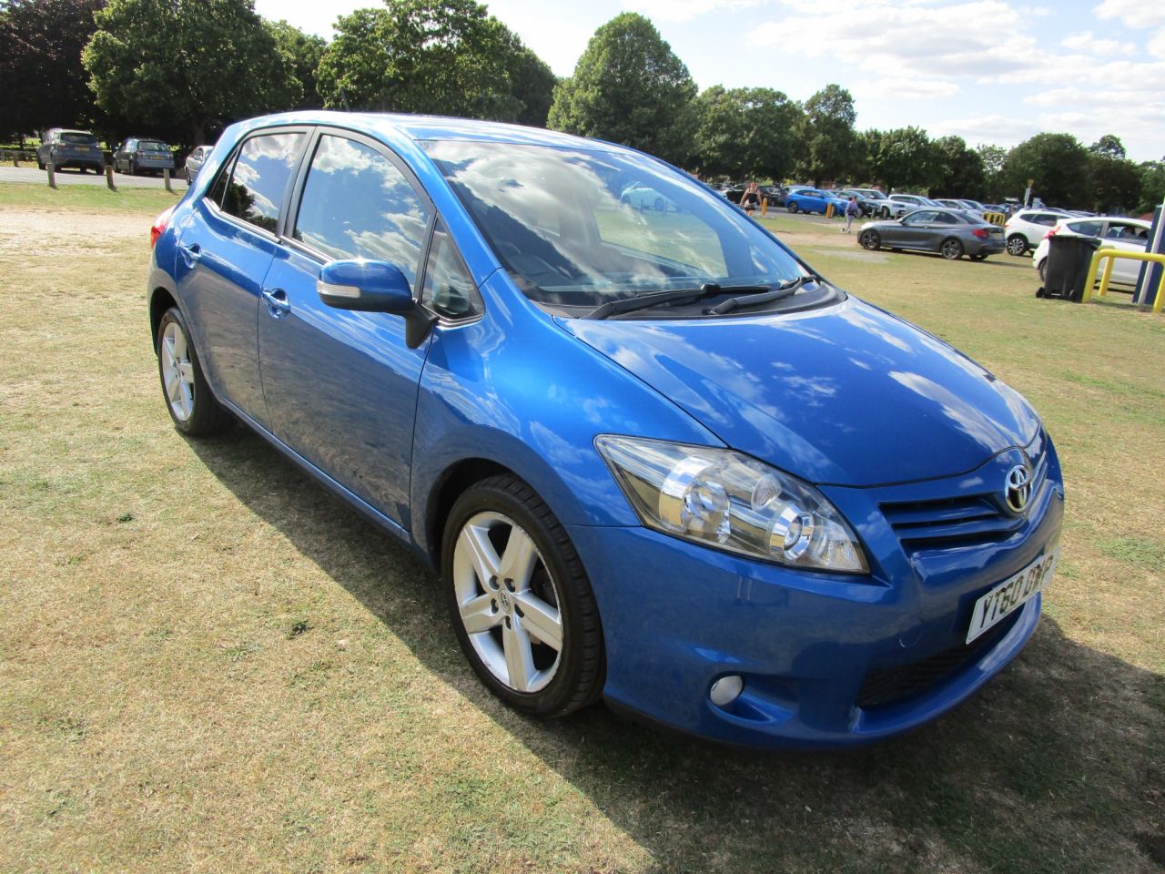 10 Toyota Auris Sr Valvematic 4 995