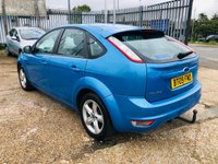 USED 2009 09 FORD FOCUS 1.6 ZETEC 5d 100 BHP 5 Door Family Hatchback in Metallic Vision Blue