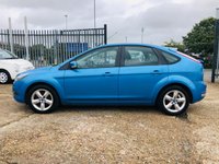 USED 2009 09 FORD FOCUS 1.6 ZETEC 5d 100 BHP 5 Door Family Hatchback in Metallic Vision Blue