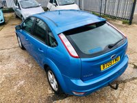 USED 2009 09 FORD FOCUS 1.6 ZETEC 5d 100 BHP 5 Door Family Hatchback in Metallic Vision Blue