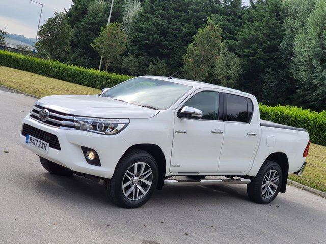 2017 17 Toyota HI-Lux 2.4 INVINCIBLE 4WD D-4D DCB 148 BHP