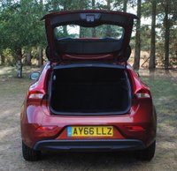 USED 2016 66 VOLVO V40 2.0 D2 SE 5d 118 BHP www.suffolkcarcentre.co.uk - Located at Reydon