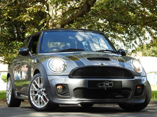 2009 09 MINI Hatch John Cooper Works 1.6 JOHN COOPER WORKS 3d 208 BHP