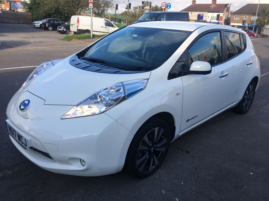 View our NISSAN LEAF