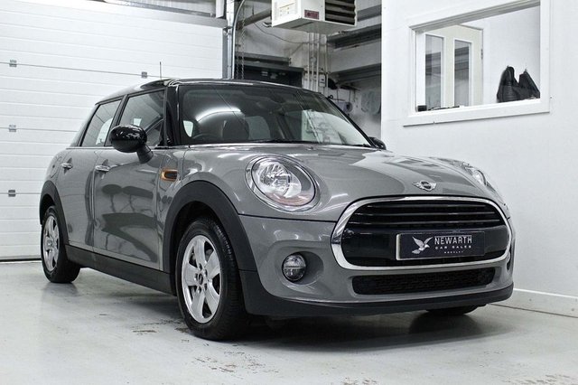 2017 17 MINI Hatch Cooper 1.5 COOPER 5d 134 BHP