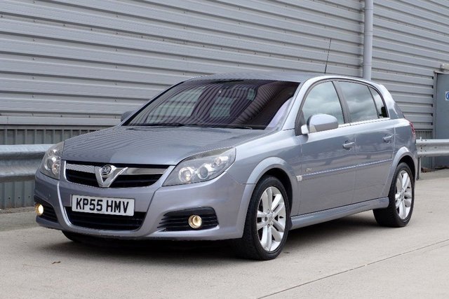 2005 55 Vauxhall Signum 2.0 T DESIGN 16V 5d 175 BHP