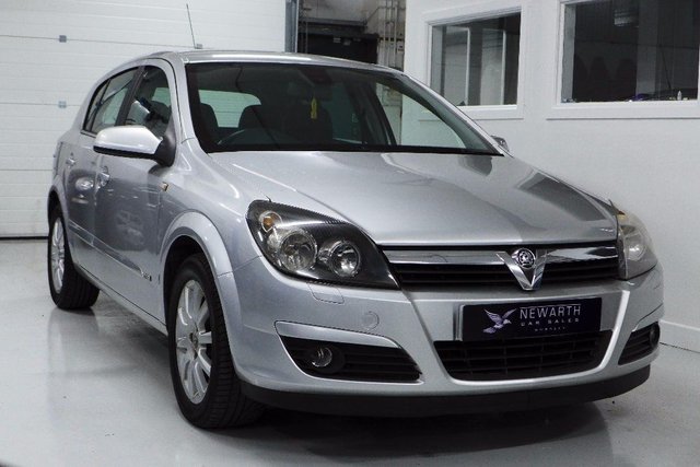 1970 J Vauxhall Astra 1.6 I 16V DESIGN 5DR (TWINPORT)