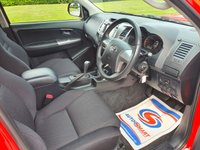 USED 2016 66 TOYOTA HI-LUX 3.0 INVINCIBLE 4X4 D-4D DCB 169 BHP 1 LADY OWNER FROM NEW  ** NO VAT **
