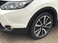 USED 2014 14 NISSAN QASHQAI 1.6 DCI TEKNA 5d 128 BHP LEATHER + SAT NAV + GLASS ROOF