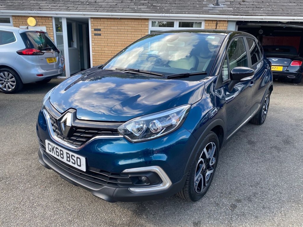 View our RENAULT CAPTUR