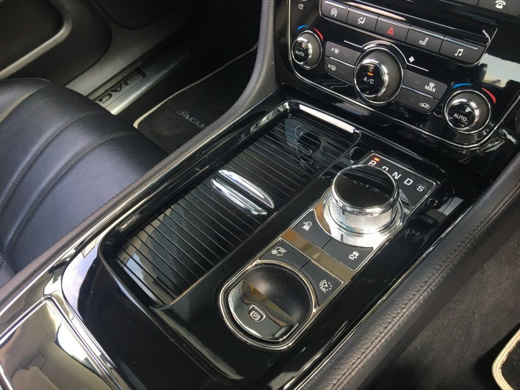 USED 2017 67 JAGUAR XJ 3.0 D V6 LUXURY 4d 296 BHP FINANCE AVAILABLE
