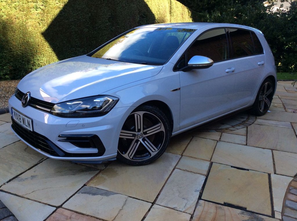 View our VOLKSWAGEN GOLF