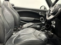USED 2010 10 MINI CONVERTIBLE 1.6 COOPER 2d 122 BHP Pure Silver , Leather Punch , 17" Alloy Wheels ,