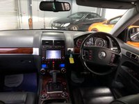 USED 2005 55 VOLKSWAGEN TOUAREG 4.9 V10 TDI  5d 308 BHP * NAV * 20 INCH ALLOY WHEELS  * 2 KEYS * MOT JULY *