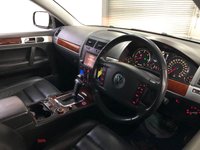 USED 2005 55 VOLKSWAGEN TOUAREG 4.9 V10 TDI  5d 308 BHP * NAV * 20 INCH ALLOY WHEELS  * 2 KEYS * MOT JULY *