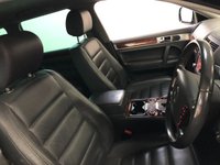 USED 2005 55 VOLKSWAGEN TOUAREG 4.9 V10 TDI  5d 308 BHP * NAV * 20 INCH ALLOY WHEELS  * 2 KEYS * MOT JULY *