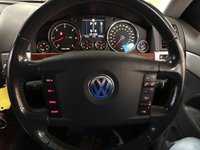 USED 2005 55 VOLKSWAGEN TOUAREG 4.9 V10 TDI  5d 308 BHP * NAV * 20 INCH ALLOY WHEELS  * 2 KEYS * MOT JULY *