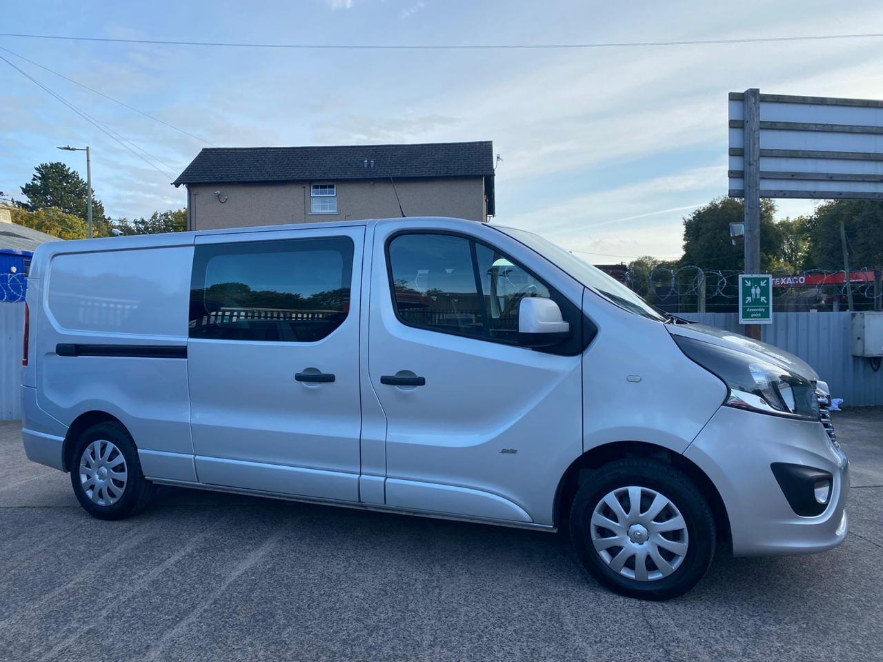 vauxhall vivaro isofix