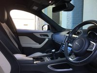 USED 2018 18 JAGUAR F-PACE 2.0 R-SPORT 5d 161 BHP &pound;150 ANNUAL ROAD TAX