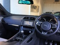 USED 2018 18 JAGUAR F-PACE 2.0 R-SPORT 5d 161 BHP &pound;150 ANNUAL ROAD TAX
