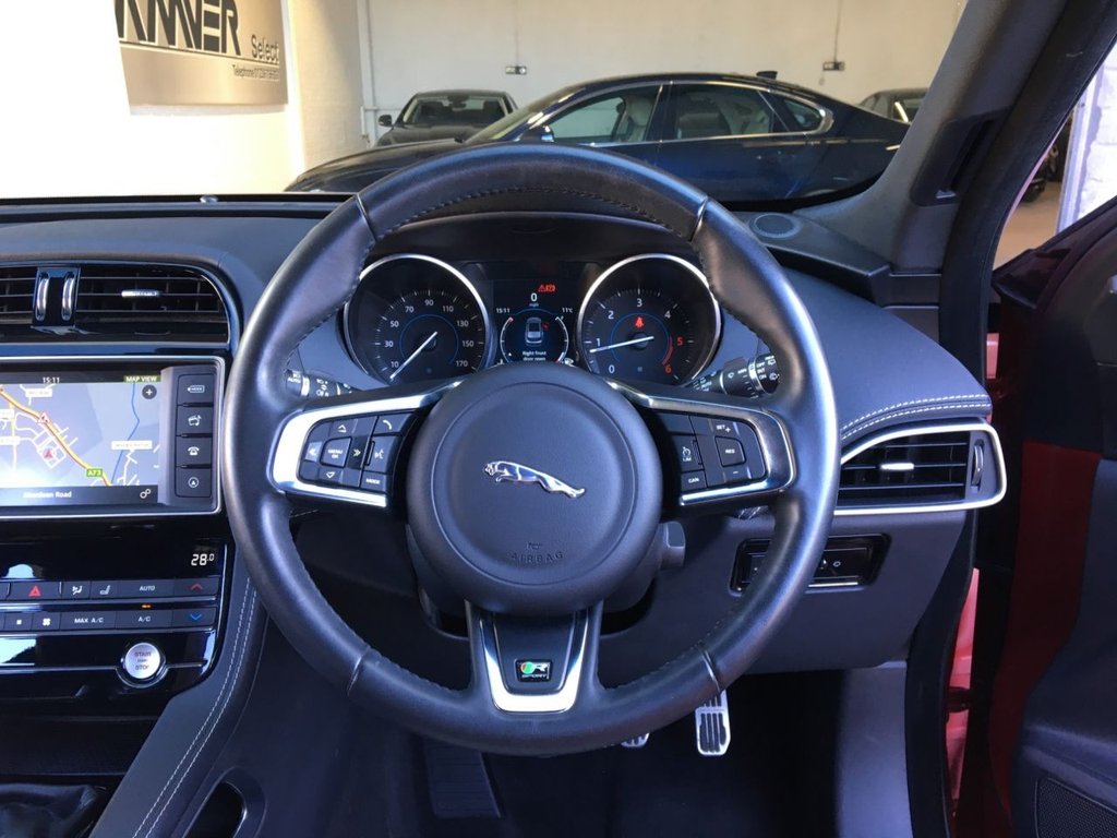 USED 2018 18 JAGUAR F-PACE 2.0 R-SPORT 5d 161 BHP &pound;150 ANNUAL ROAD TAX