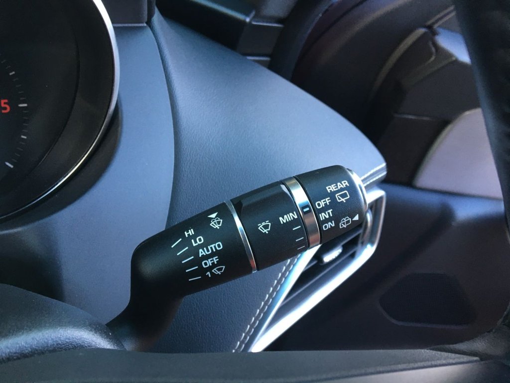 USED 2018 18 JAGUAR F-PACE 2.0 R-SPORT 5d 161 BHP &pound;150 ANNUAL ROAD TAX