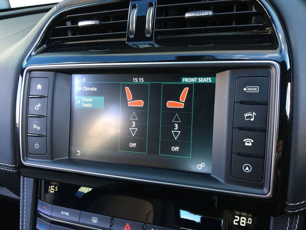 USED 2018 18 JAGUAR F-PACE 2.0 R-SPORT 5d 161 BHP &pound;150 ANNUAL ROAD TAX