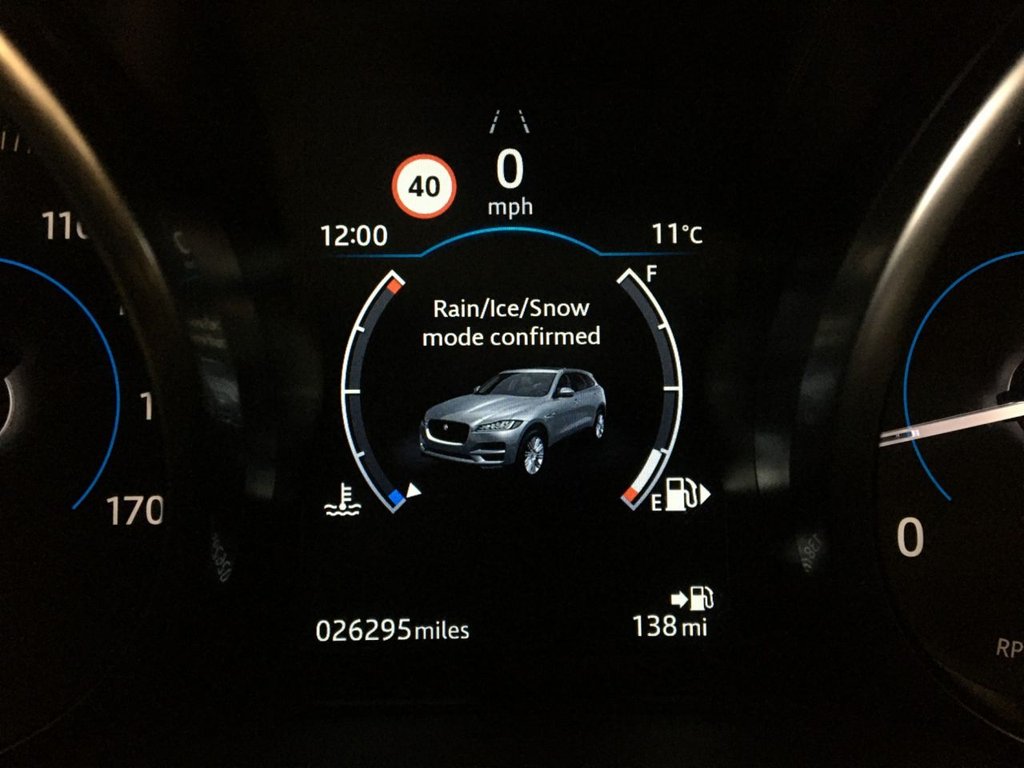 USED 2018 18 JAGUAR F-PACE 2.0 R-SPORT 5d 161 BHP &pound;150 ANNUAL ROAD TAX