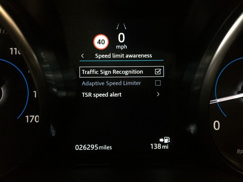 USED 2018 18 JAGUAR F-PACE 2.0 R-SPORT 5d 161 BHP &pound;150 ANNUAL ROAD TAX