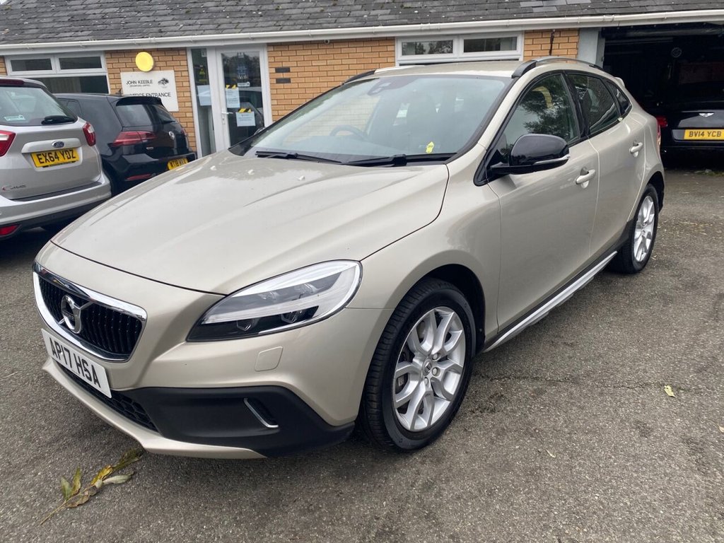 View our VOLVO V40