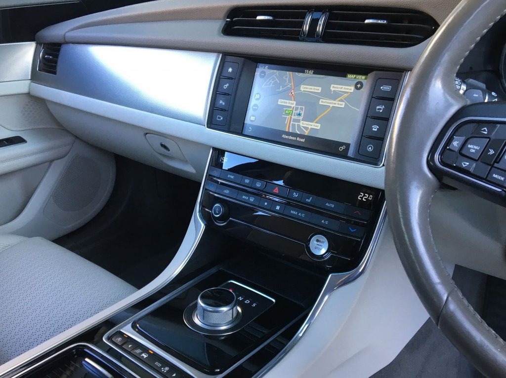 USED 2016 66 JAGUAR XF 2.0 PRESTIGE 4d 177 BHP FINANCE AVAILABLE