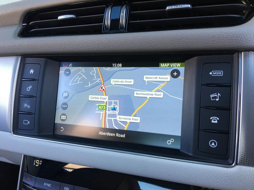 USED 2016 66 JAGUAR XF 2.0 PRESTIGE 4d 177 BHP FINANCE AVAILABLE