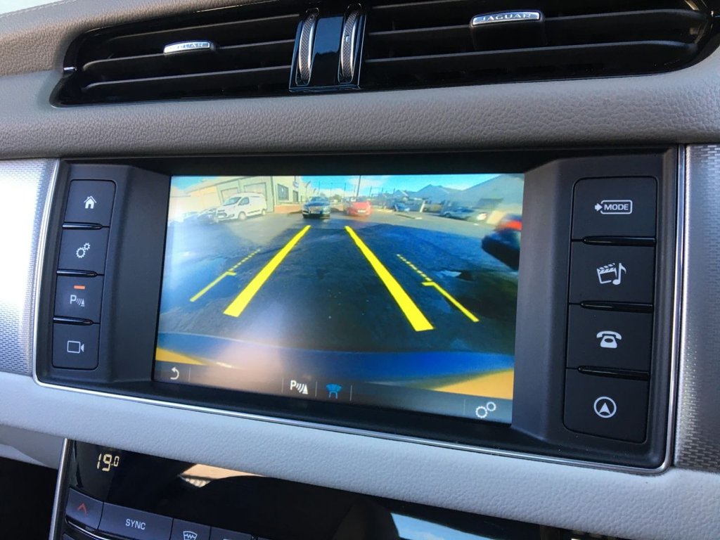 USED 2016 66 JAGUAR XF 2.0 PRESTIGE 4d 177 BHP FINANCE AVAILABLE