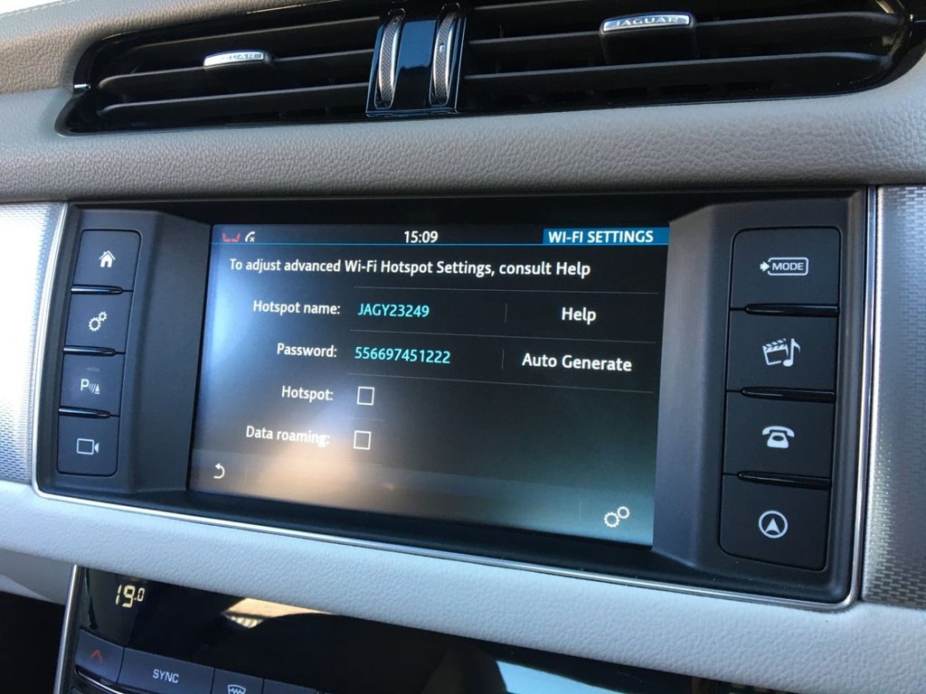 USED 2016 66 JAGUAR XF 2.0 PRESTIGE 4d 177 BHP FINANCE AVAILABLE