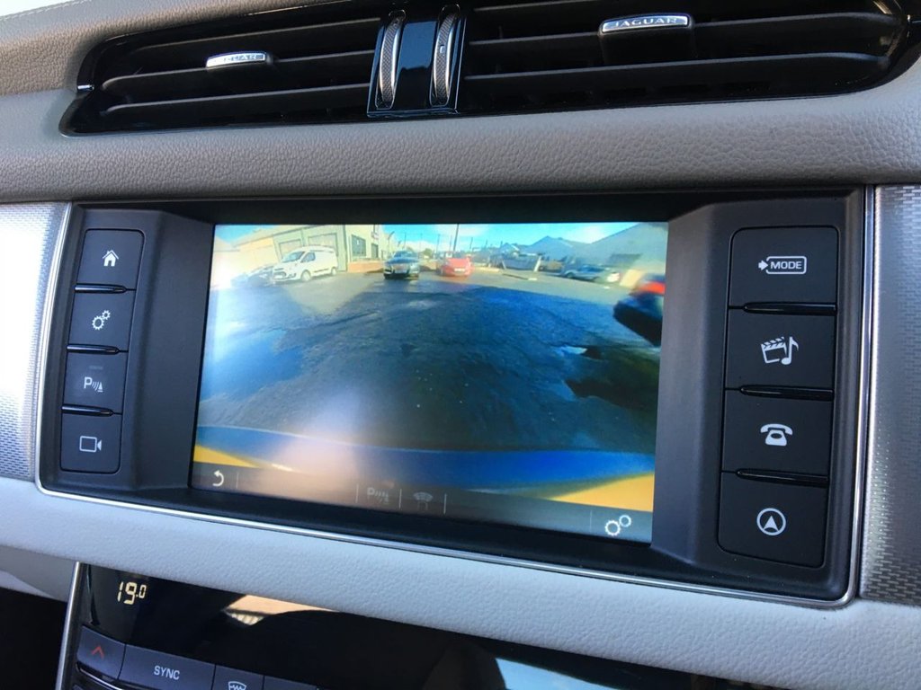 USED 2016 66 JAGUAR XF 2.0 PRESTIGE 4d 177 BHP FINANCE AVAILABLE