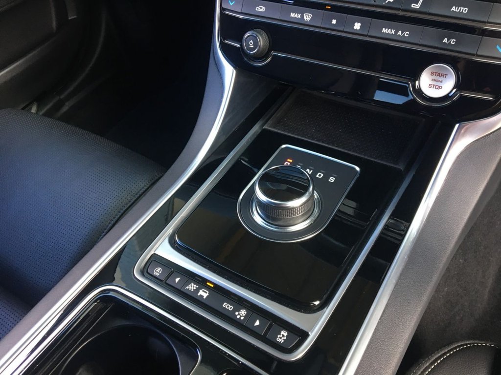 USED 2017 17 JAGUAR XE 2.0 D R-SPORT 4d 178 BHP FINANCE AVAILABLE