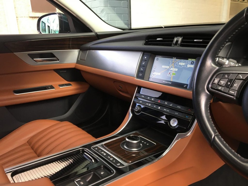 USED 2016 66 JAGUAR XF 2.0 PORTFOLIO 4d 177 BHP FINANCE AVAILABLE