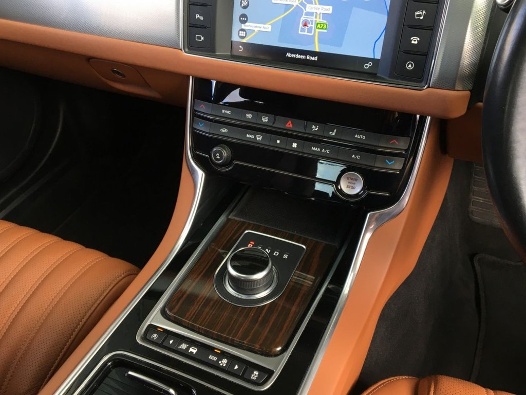 USED 2016 66 JAGUAR XF 2.0 PORTFOLIO 4d 177 BHP FINANCE AVAILABLE